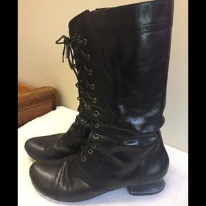 Black leather lace up zippered size 9 witch boots